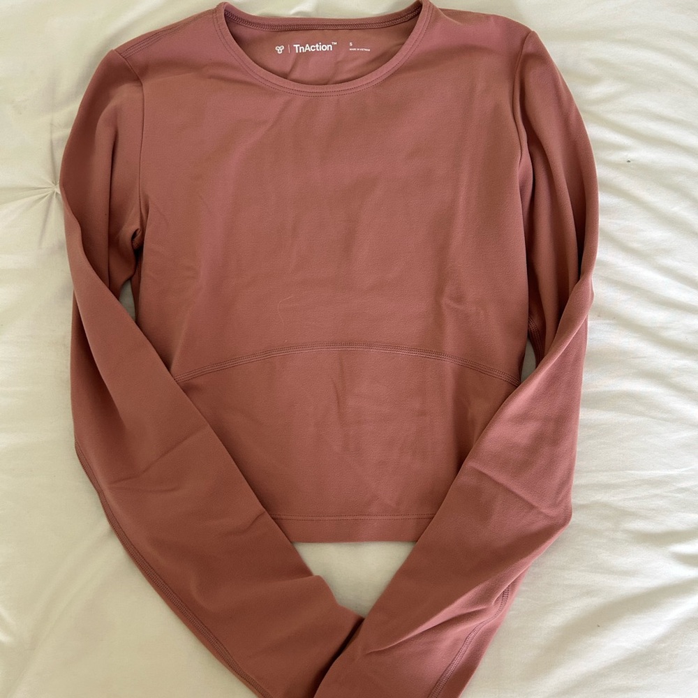 Aritzia TNA cropped long sleeve